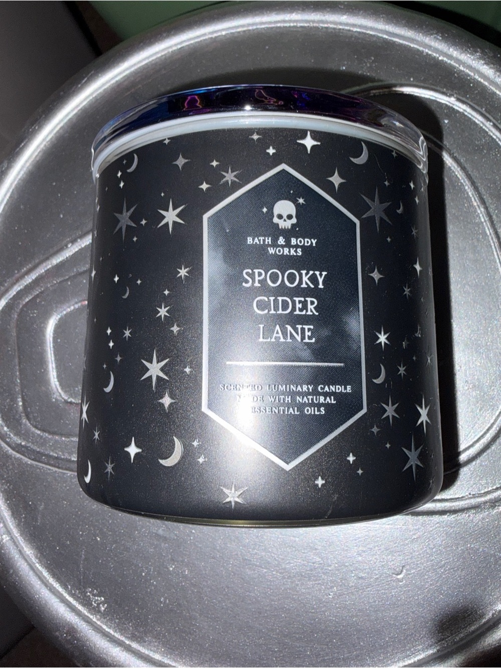 B2G1 Free!! Glass Skull Lid Spooky Cider Lane 3 wick candle